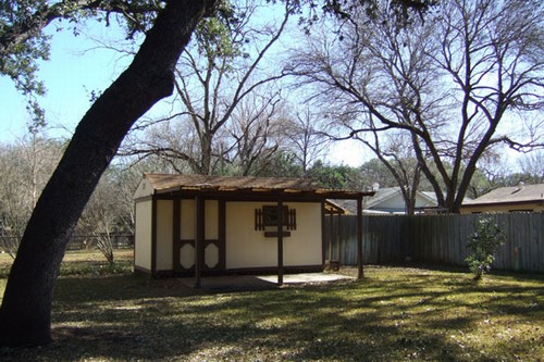 workshop/play house and fenced yard