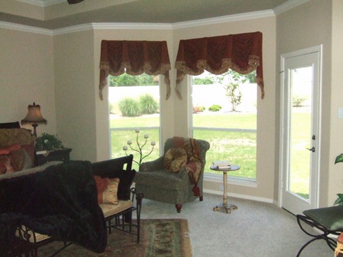sitting room with patio door