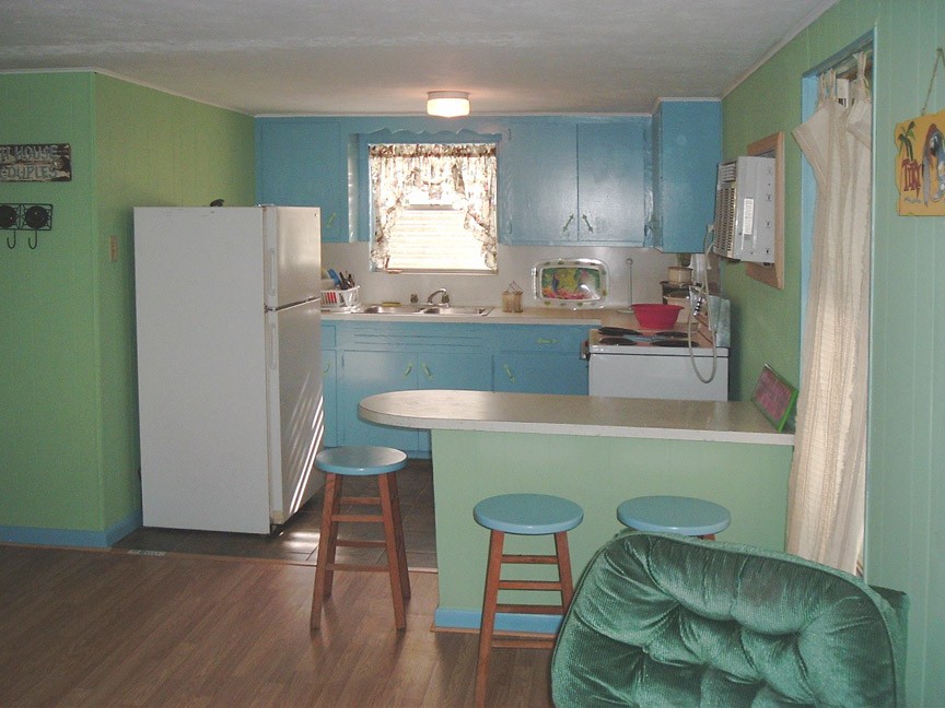 kitchen of the 1-bedroom beach bungalow